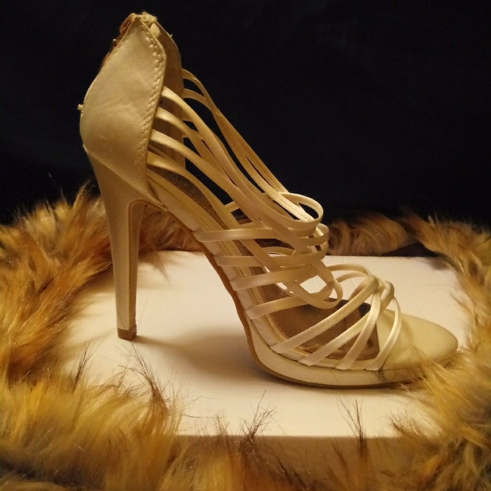 Chinese laundry woman 8.5